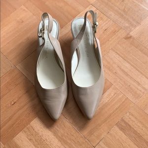 Anne Klein cream color kitten heels. Size 10M
